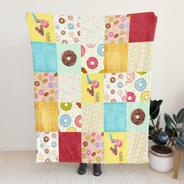 Donut Pattern Blanket Fleece Throw Blanket Super Soft Warm Gifts for Baby Girls Boys Kids Mom Grandma Room Decor